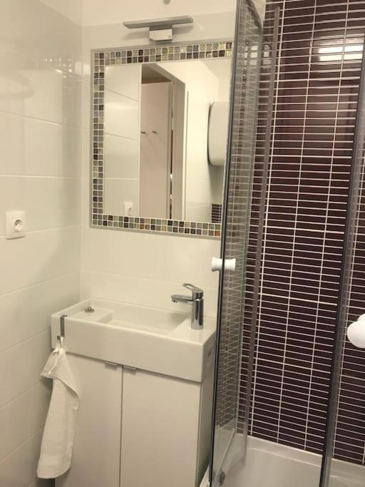 Separate Flat,3 Rooms!central Location-best Price! *