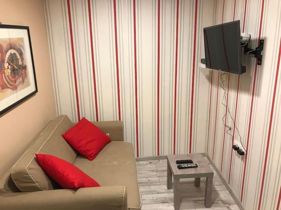 Separate Flat,3 Rooms!central Location-best Price! *