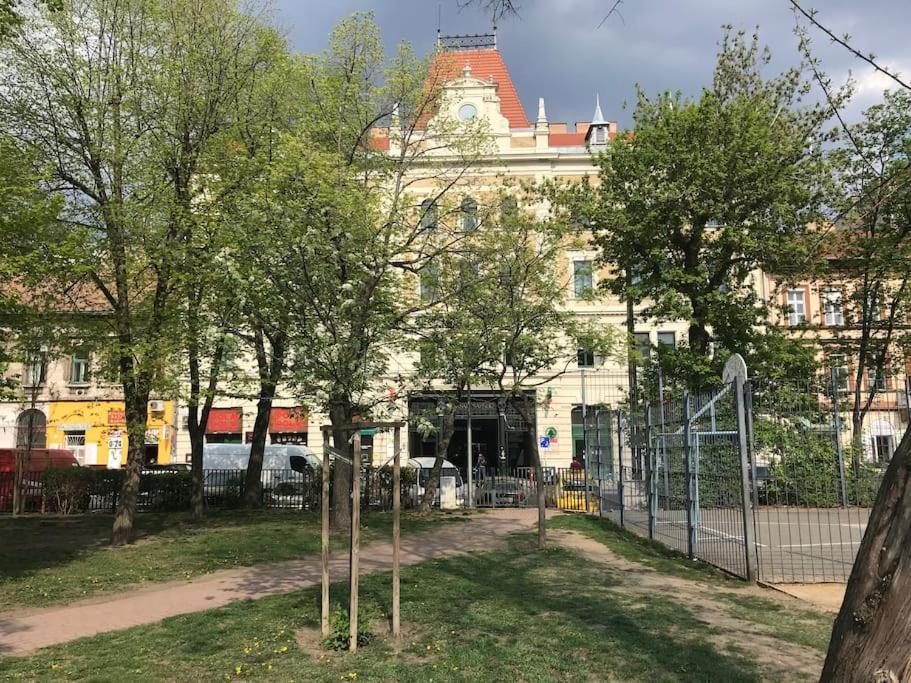 Apartamento Separate Flat,3 Rooms!central Location-best Price!